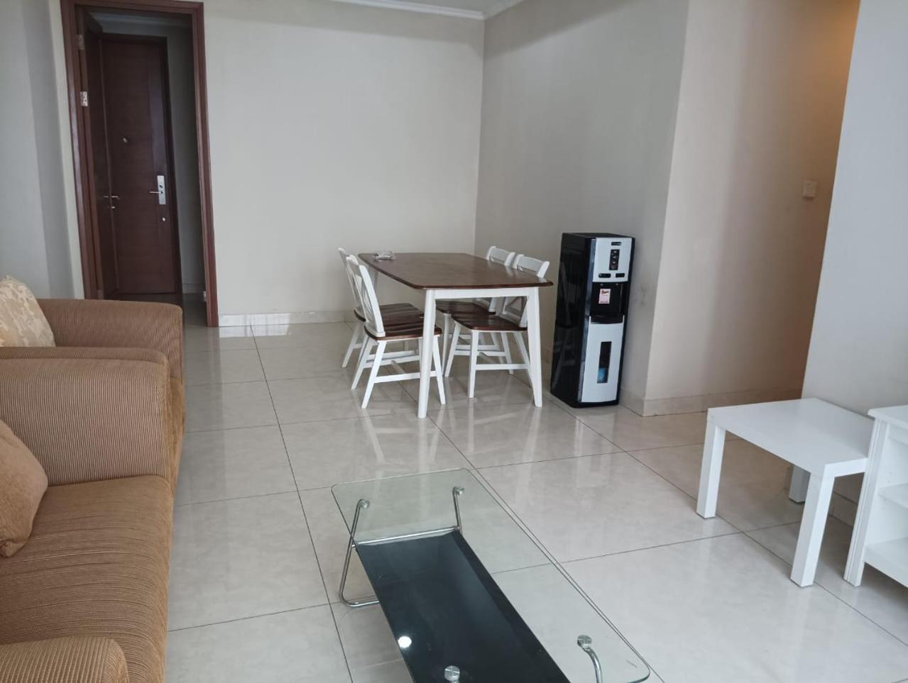 Gin Apartemen