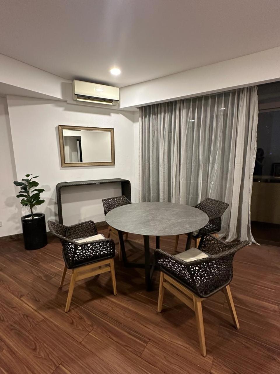 Gin Apartemen *